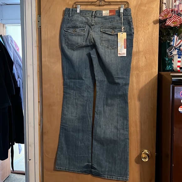 🆑FINAL PRICE‼️ NWT…size 11 Mossimo supply company low rise bootcut stretch jeans - Picture 3 of 4